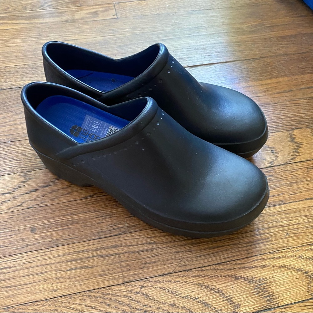 Black Clogs - Picture 2 of 3
